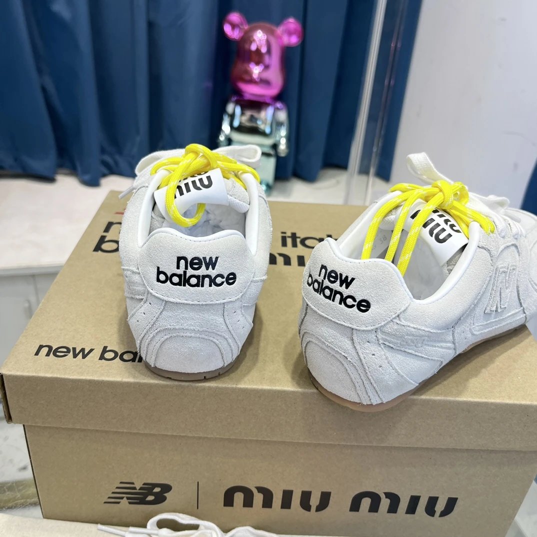 Retro Suede Leather Sneakers 530 Double Laces Ivory - Gallery Image 8 - Detailed View