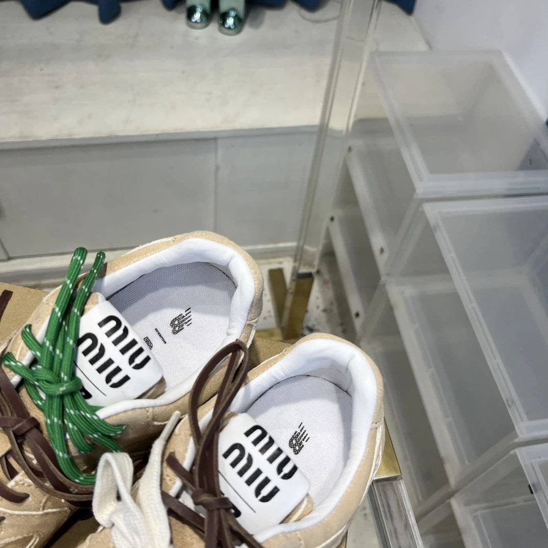 Suede Leather Double Lace Sneakers 530 Almond Beige - Gallery Image 7 - Detailed View