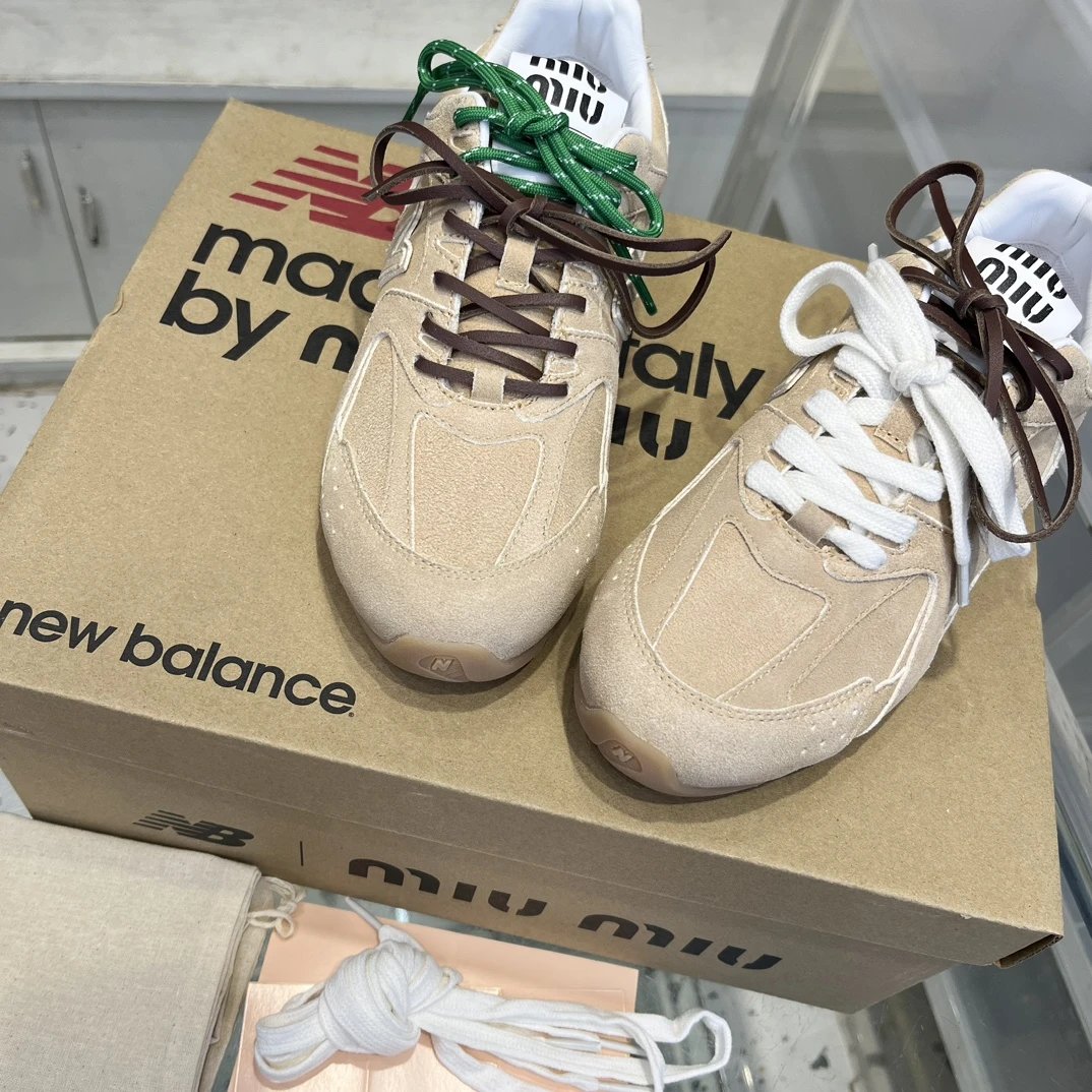 Suede Leather Double Lace Sneakers 530 Almond Beige - Gallery Image 6 - Detailed View