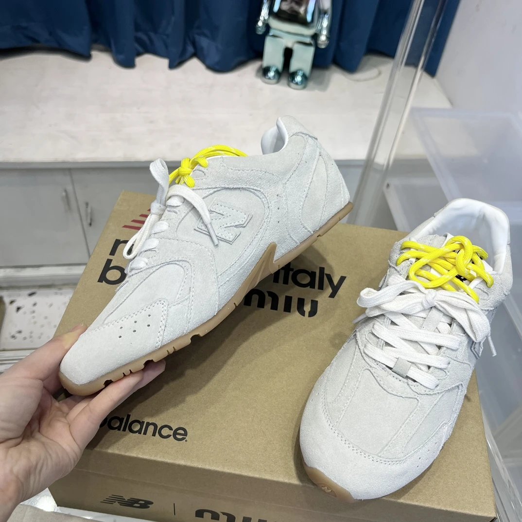 Retro Suede Leather Sneakers 530 Double Laces Ivory - Gallery Image 5 - Detailed View