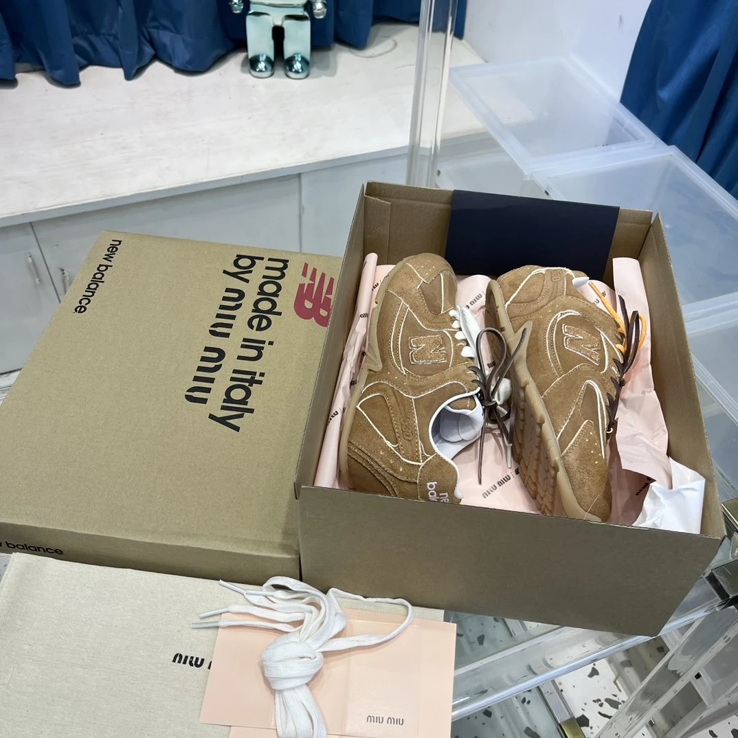 Retro Suede Leather 530 Sneakers Dual Lace Caramel Brown - Gallery Image 2 - Detailed View