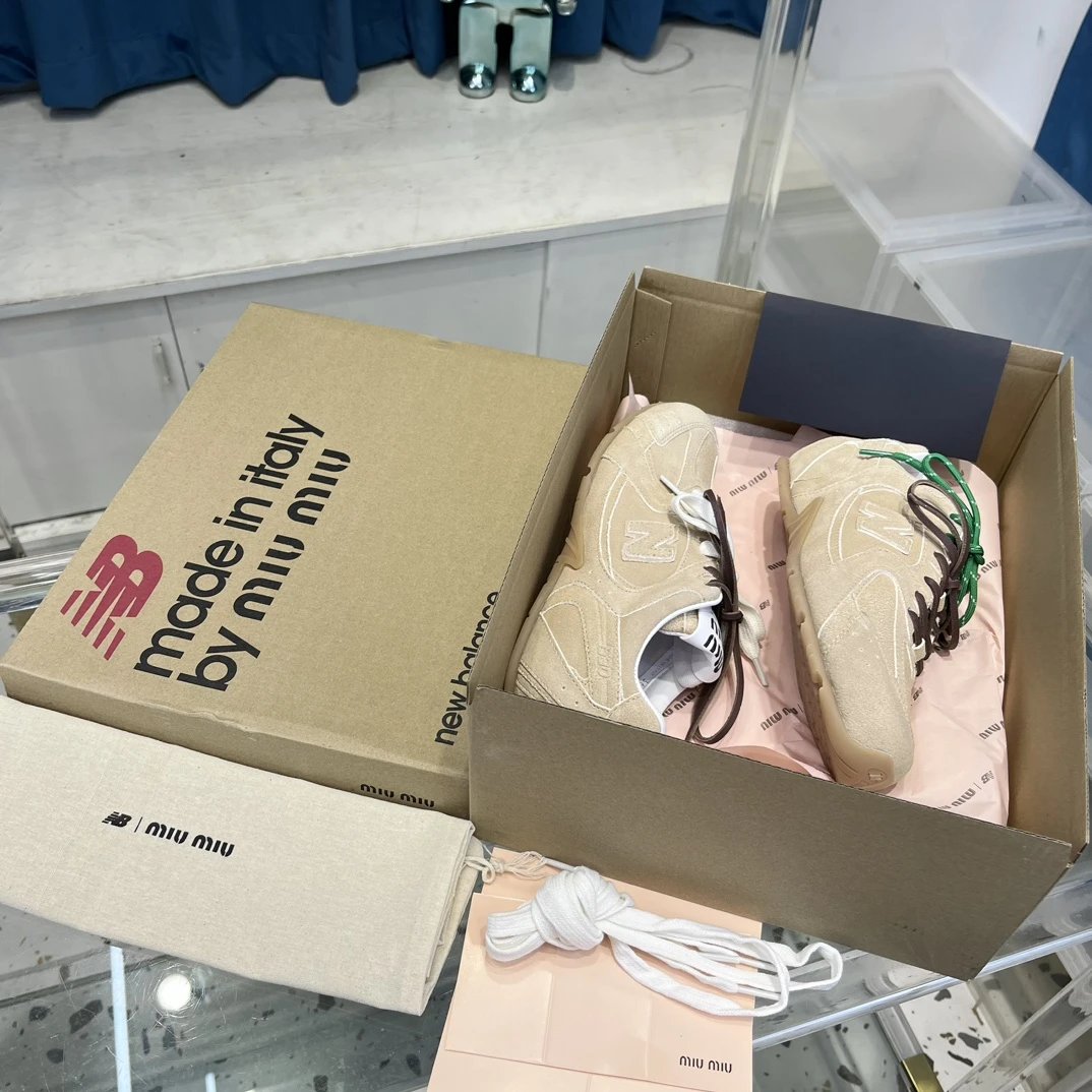 Suede Leather Double Lace Sneakers 530 Almond Beige - Gallery Image 2 - Detailed View