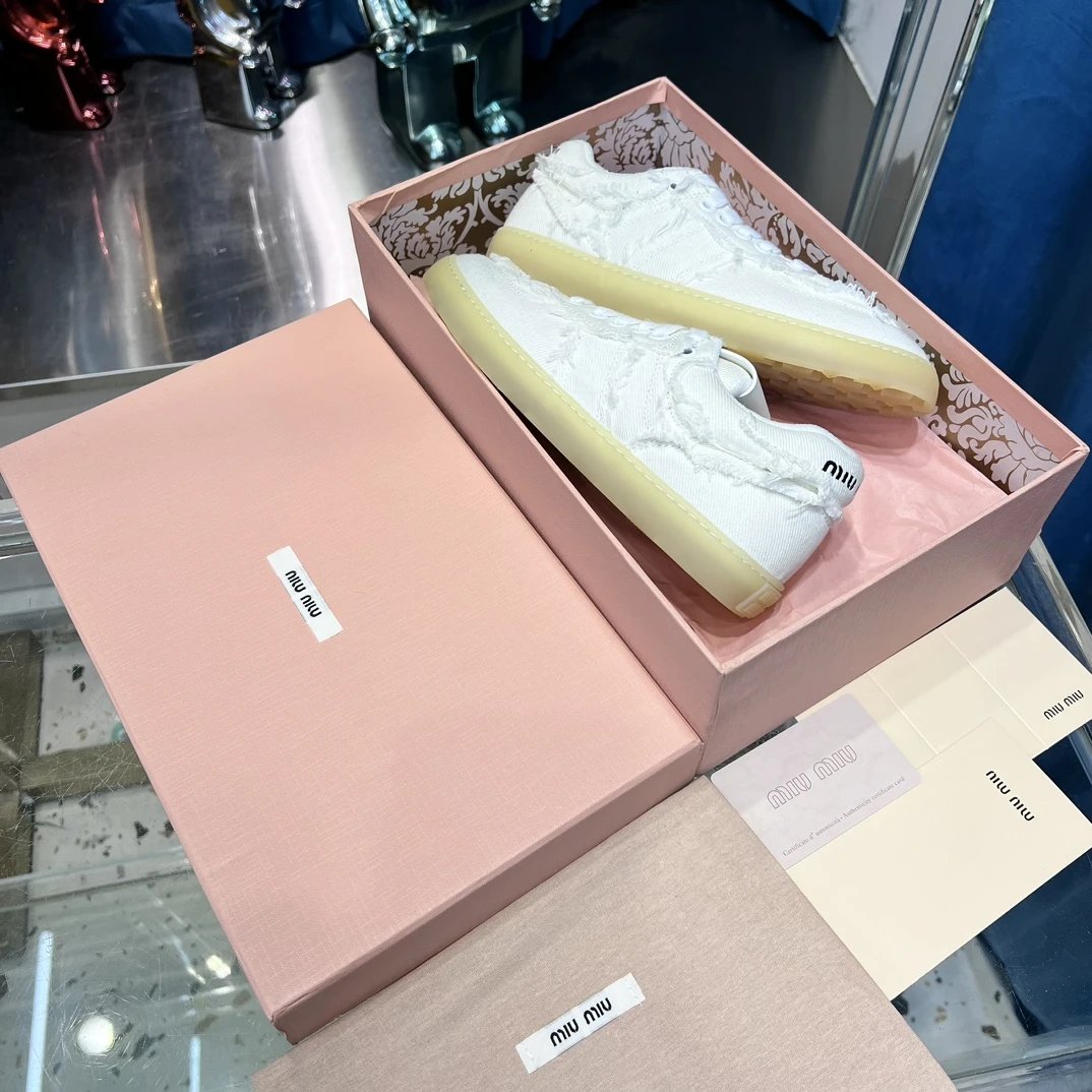 Vintage Frayed Canvas Low Top Sneakers Ivory White - Gallery Image 2 - Detailed View