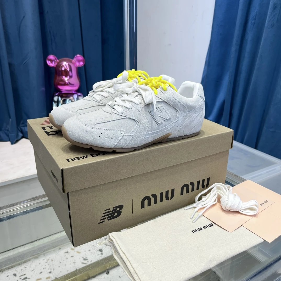 Retro Suede Leather Sneakers 530 Double Laces Ivory - Gallery Image 1 - Detailed View