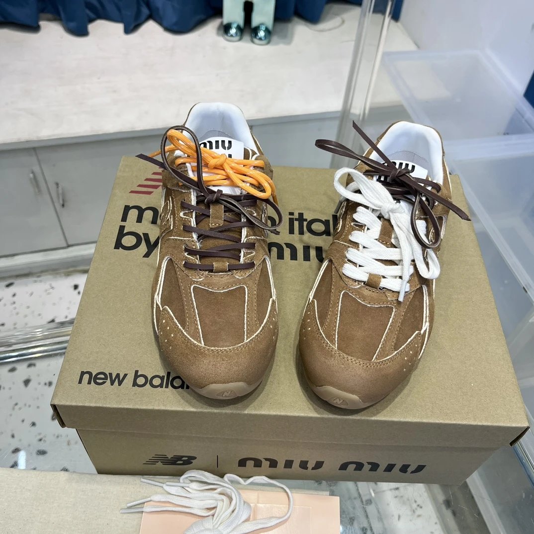 Retro Suede Leather 530 Sneakers Dual Lace Caramel Brown - Gallery Image 3 - Detailed View