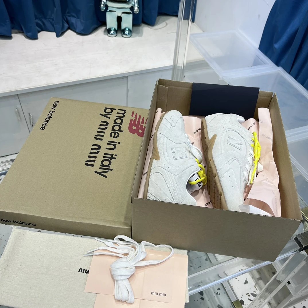 Retro Suede Leather Sneakers 530 Double Laces Ivory - Gallery Image 2 - Detailed View