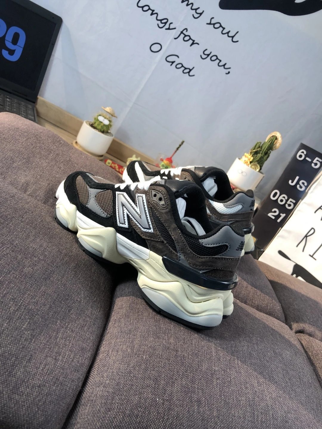 Retro Running Shoes NB 9060 Sneakers Asphalt - Gallery Image 5 - Detailed View