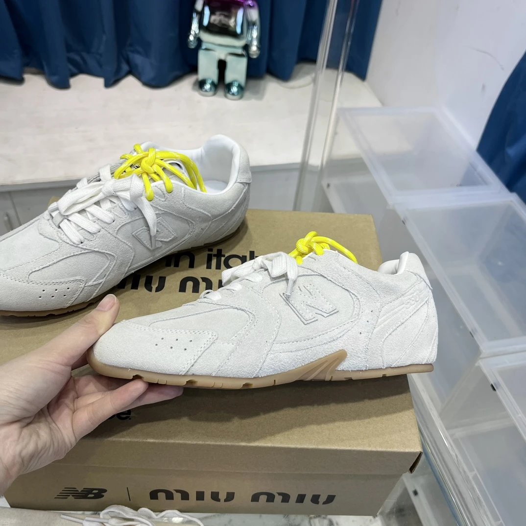 Retro Suede Leather Sneakers 530 Double Laces Ivory - Gallery Image 4 - Detailed View