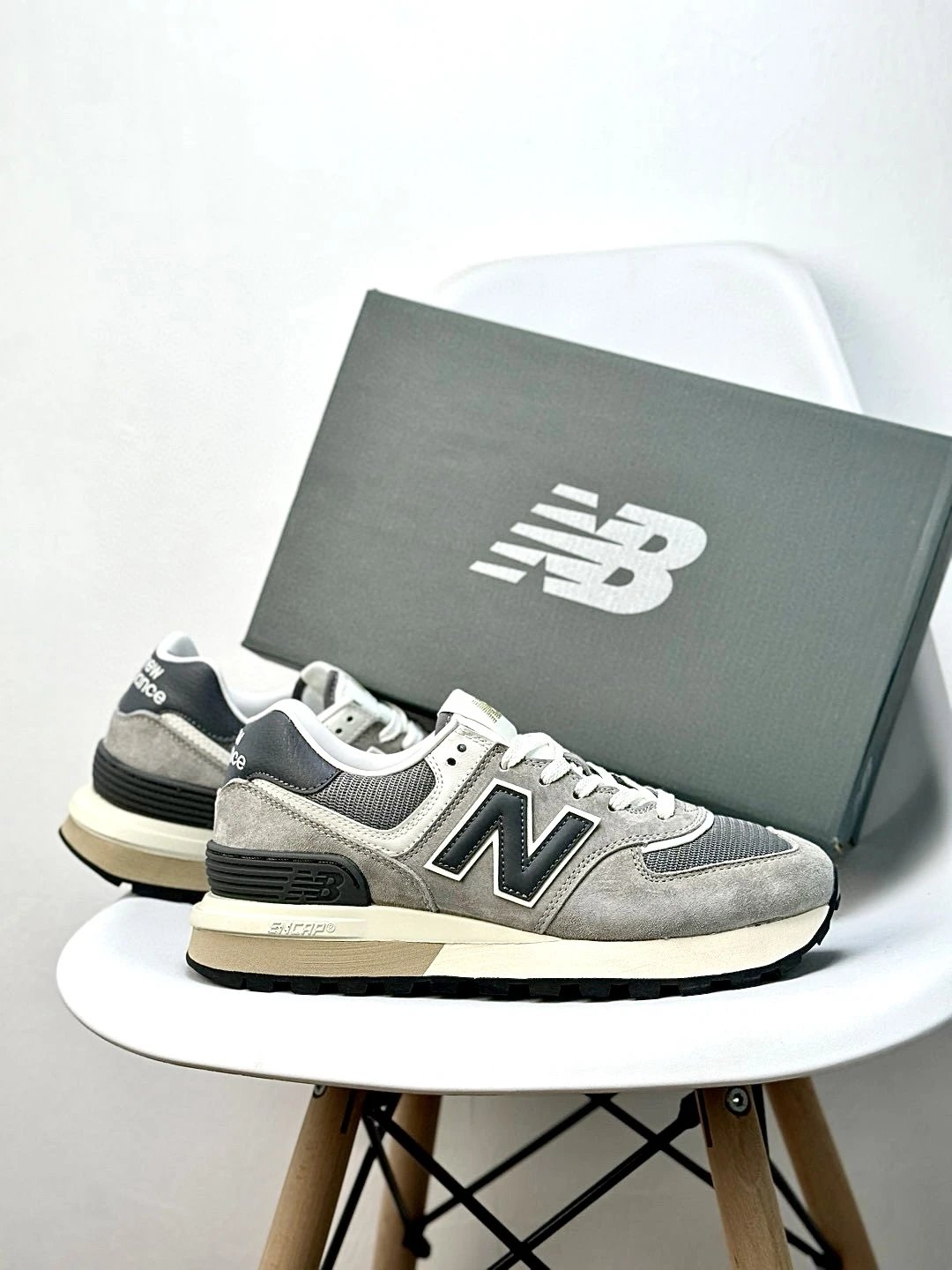 U574 Suede Runner Retro Sneakers, Moonbeam - Gallery Image 9 - Detailed View