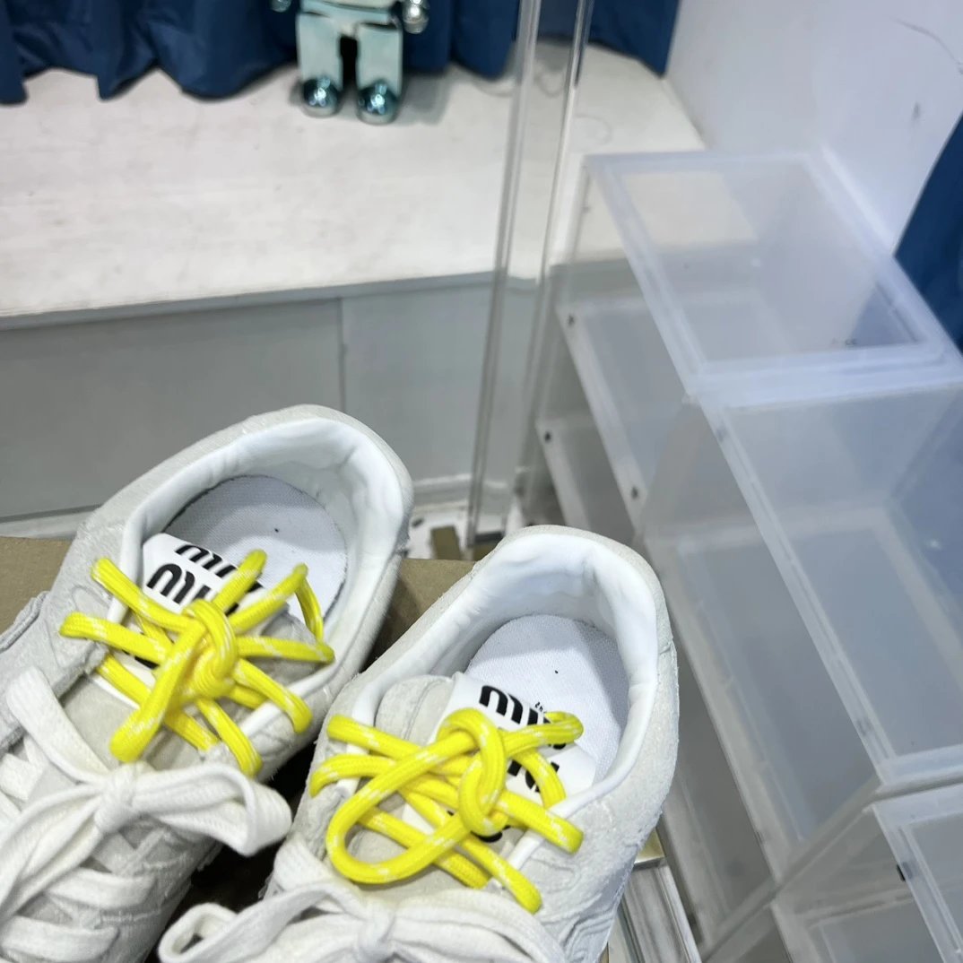 Retro Suede Leather Sneakers 530 Double Laces Ivory - Gallery Image 7 - Detailed View