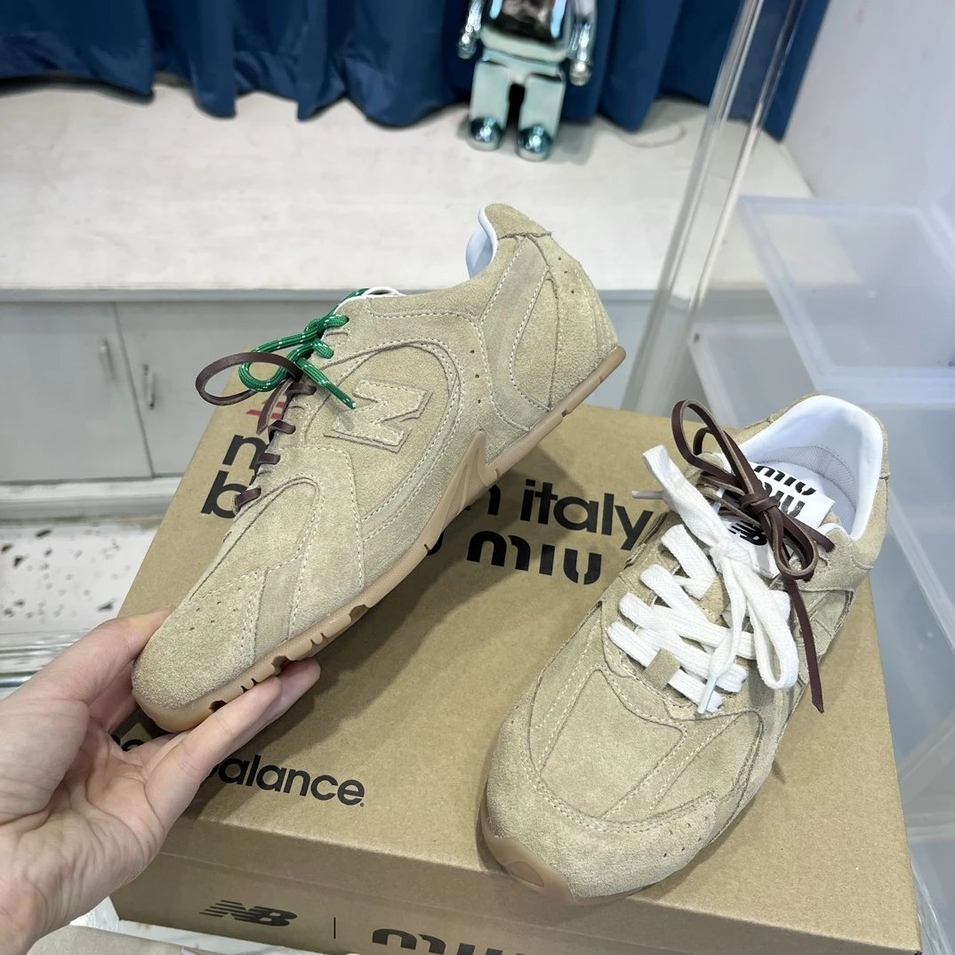 Retro Suede Leather Dad Sneakers Dual Lace Sand Taupe - Gallery Image 5 - Detailed View