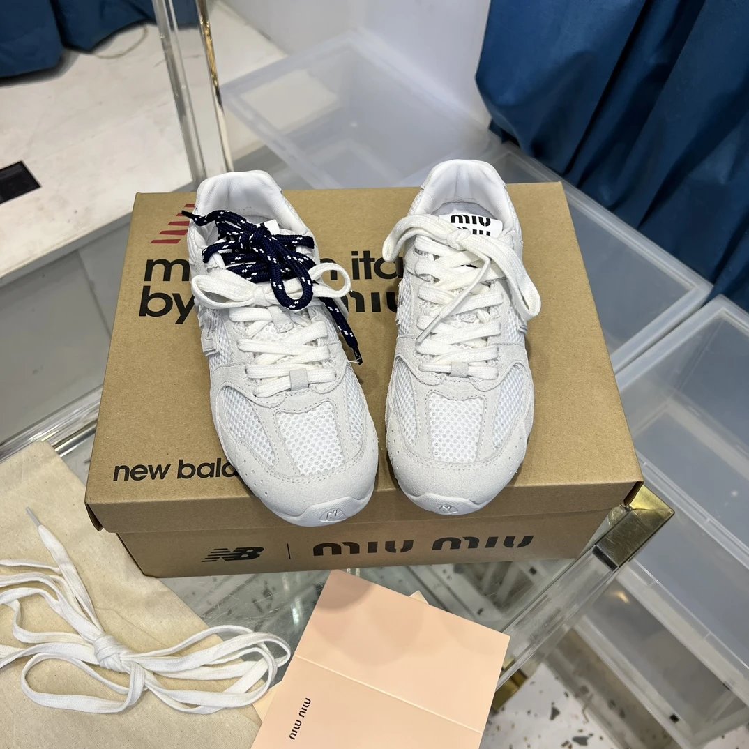 Retro Leather Suede Mesh Sneakers 530 Dual Lace Ivory - Gallery Image 3 - Detailed View