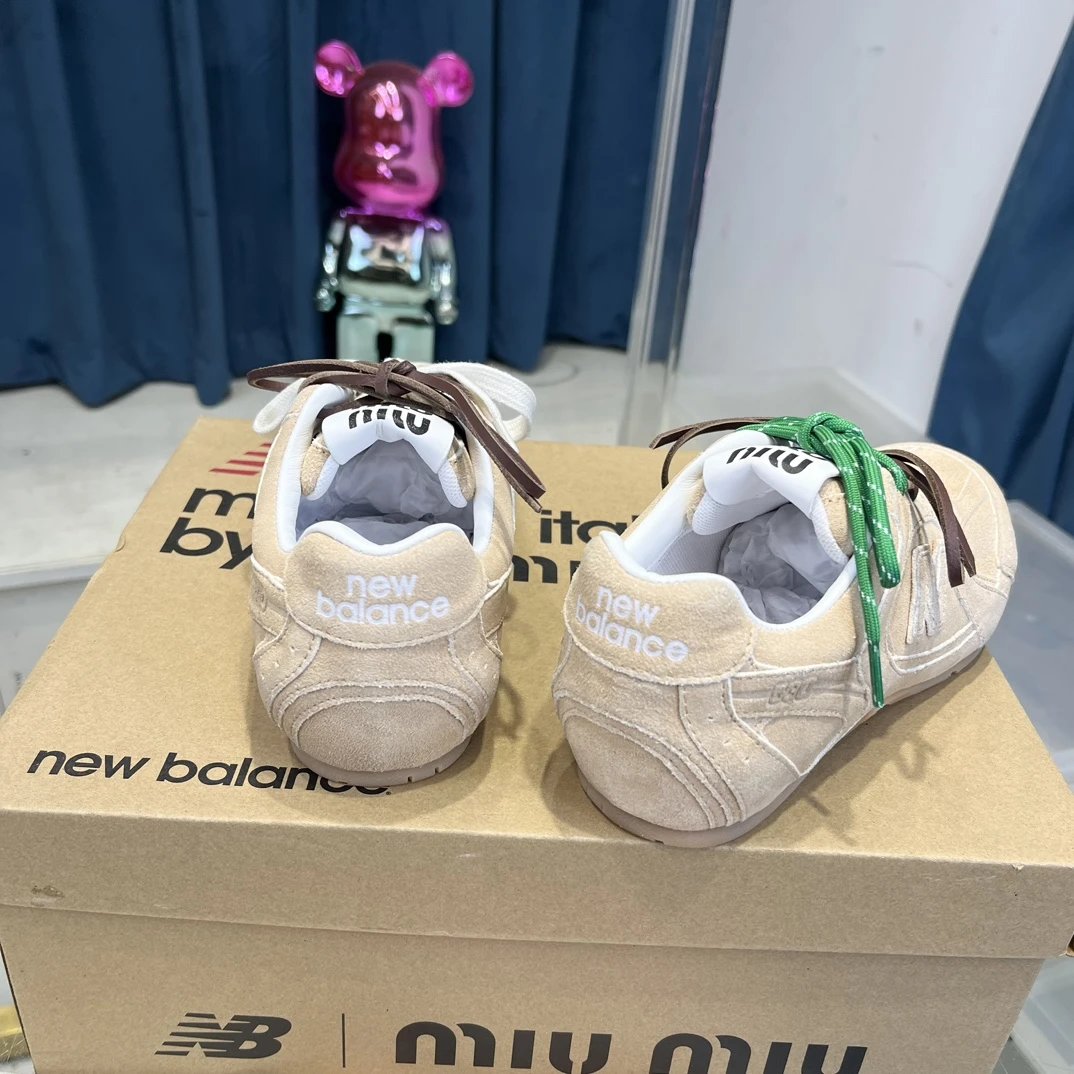 Suede Leather Double Lace Sneakers 530 Almond Beige - Gallery Image 8 - Detailed View