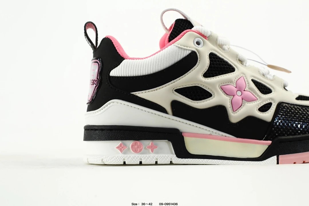 Low Top Leather Trainer Sneakers with Pink Accent - Gallery Image 2 - Detailed View