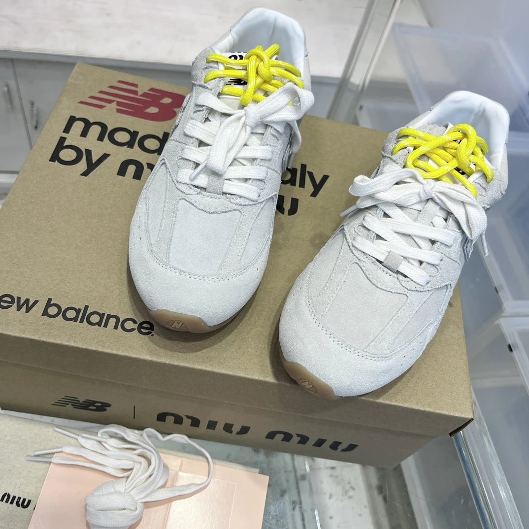 Retro Suede Leather Sneakers 530 Double Laces Ivory - Gallery Image 6 - Detailed View