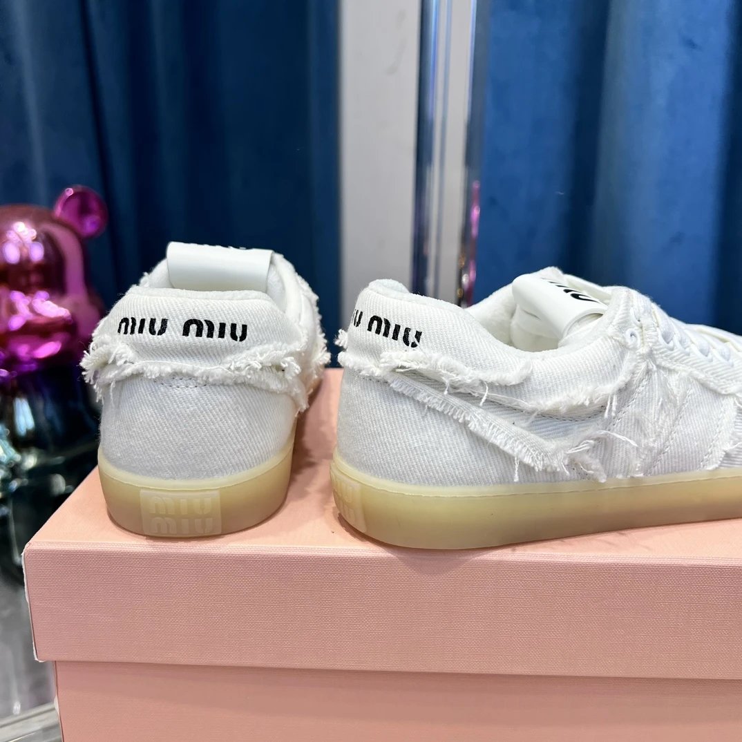 Vintage Frayed Canvas Low Top Sneakers Ivory White - Gallery Image 8 - Detailed View