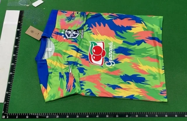 Paris Saint-Germain Football Jerseys Short-Sleeve Training Shirt and Shorts Set product detail image 3