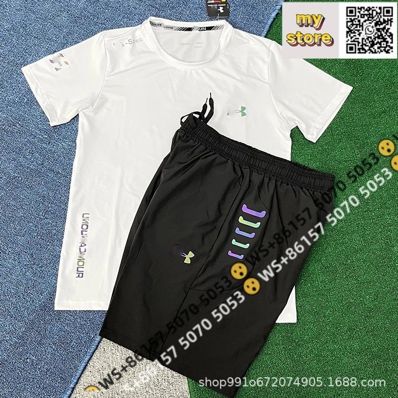 Black shorts+white short sleeves