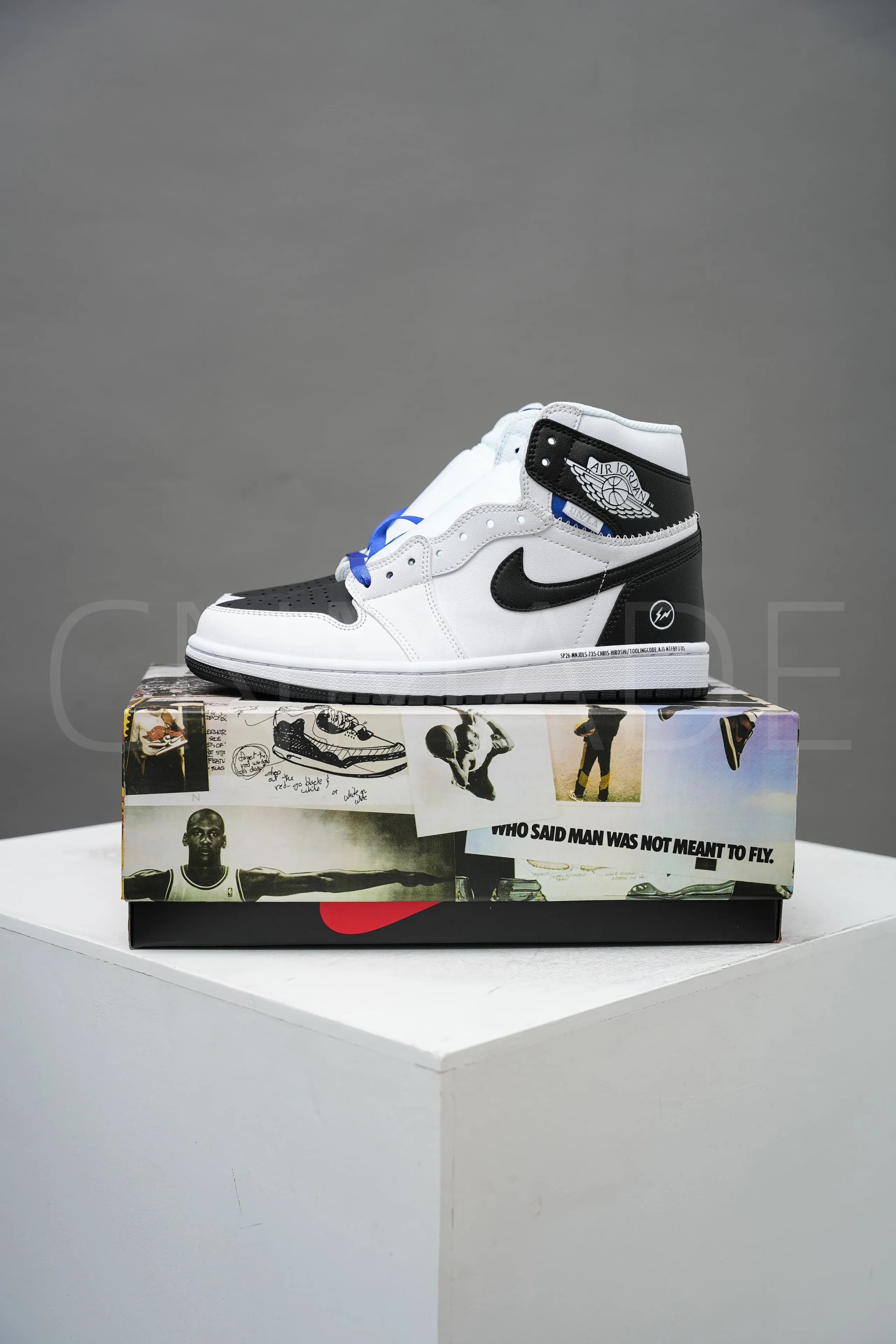 II7282-100 Black White