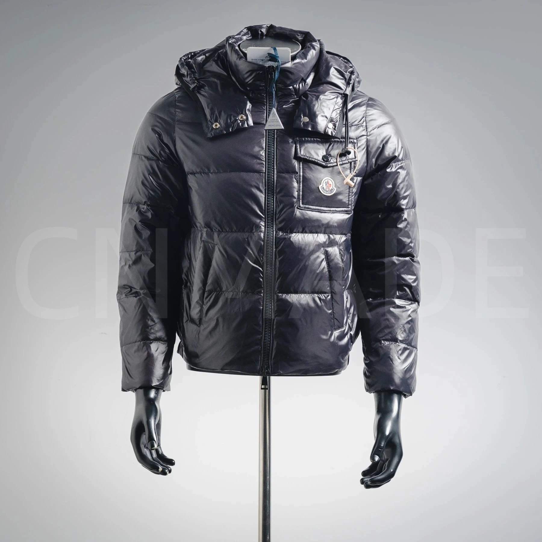 Andro女士短款徽标羽绒服-黑色