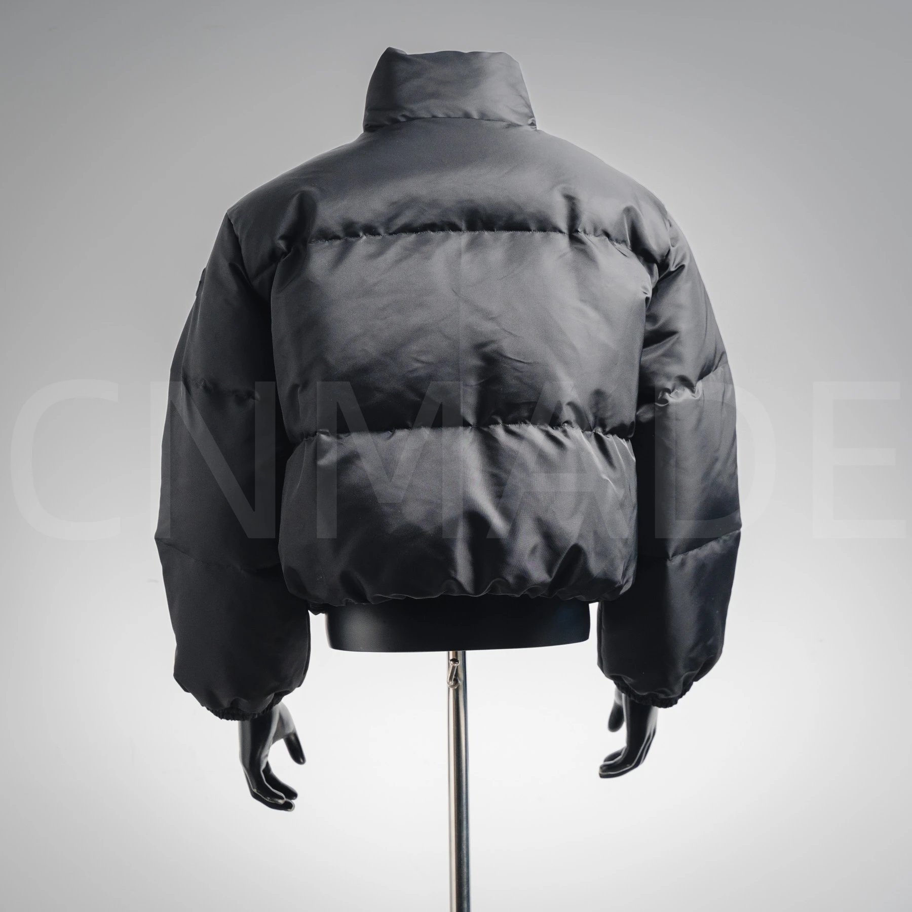 MC M0ncler纯黑色立领短款羽绒服 2