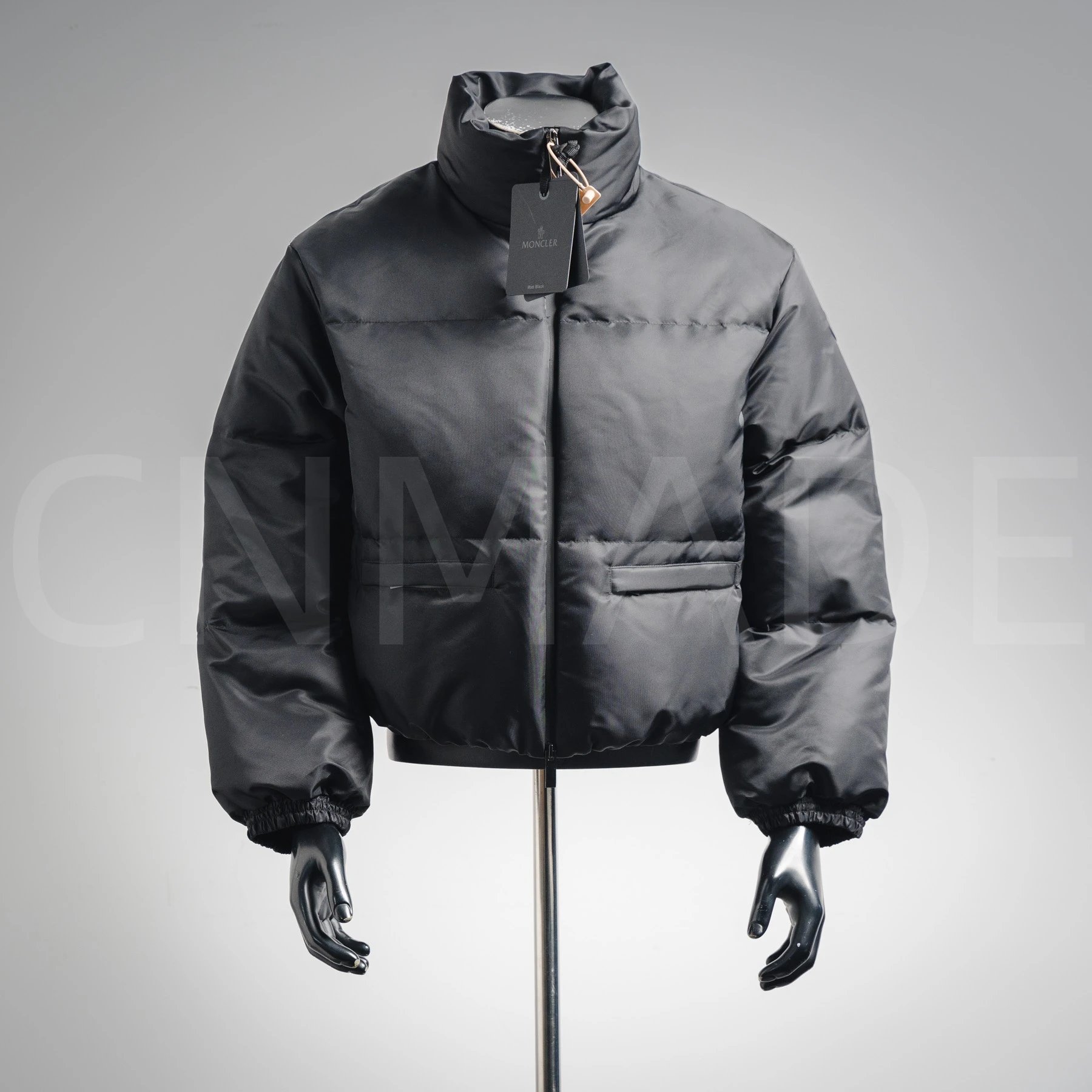 MC M0ncler纯黑色立领短款羽绒服