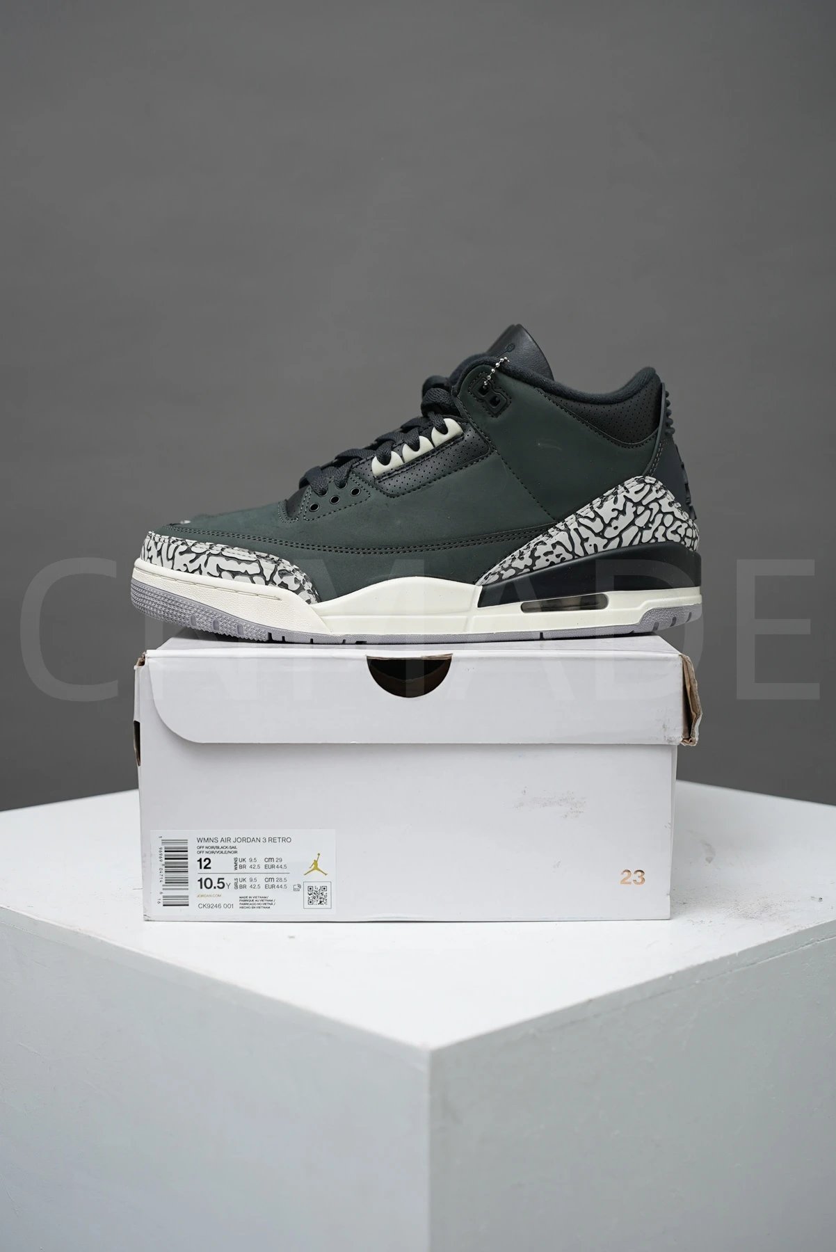 CK9246-001 Oreo