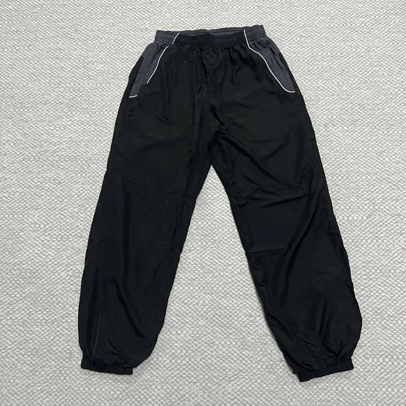 Um co-branded BlackWhiteSet