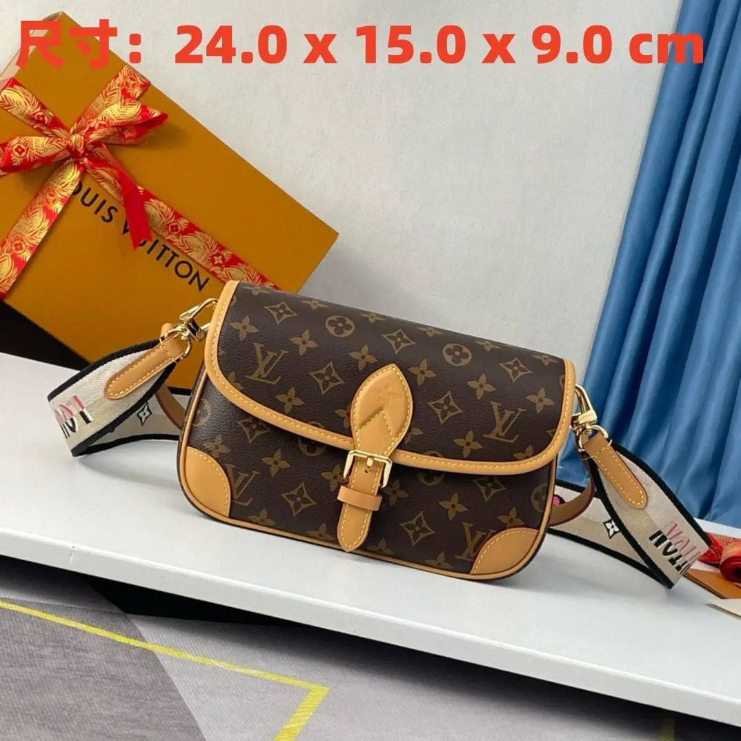 Louis Vuitton Multiple handbag models — Diane