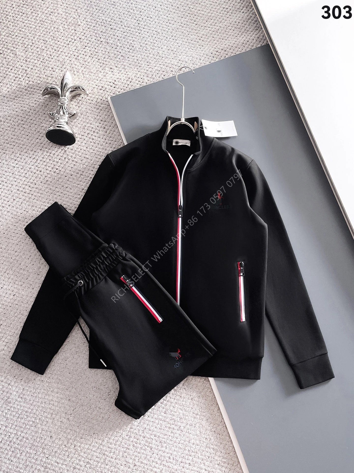 MON-Black 303