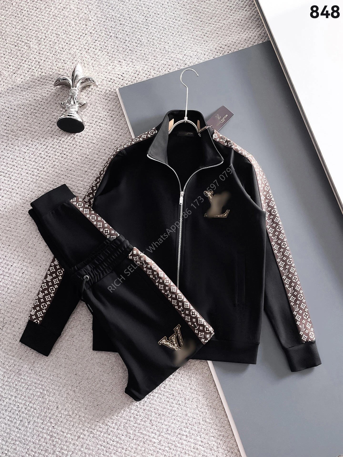 LV-Black 848
