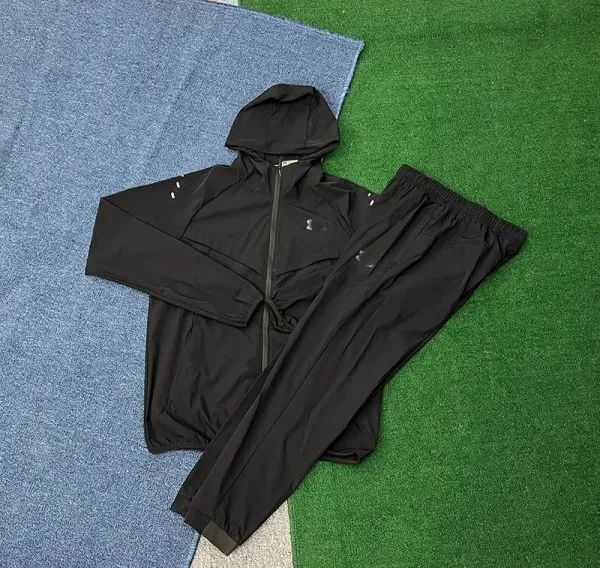 Under Armour Windbreaker Jacket and Track Pants Set Black - 1