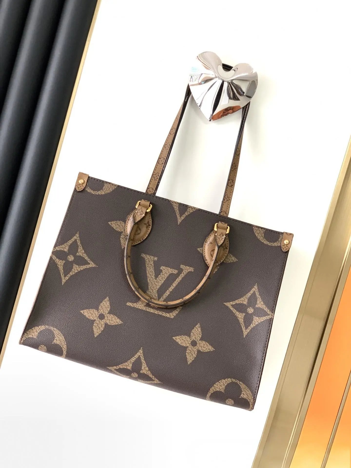 Louis Vuitton Multiple handbag models — OnTheGo MM