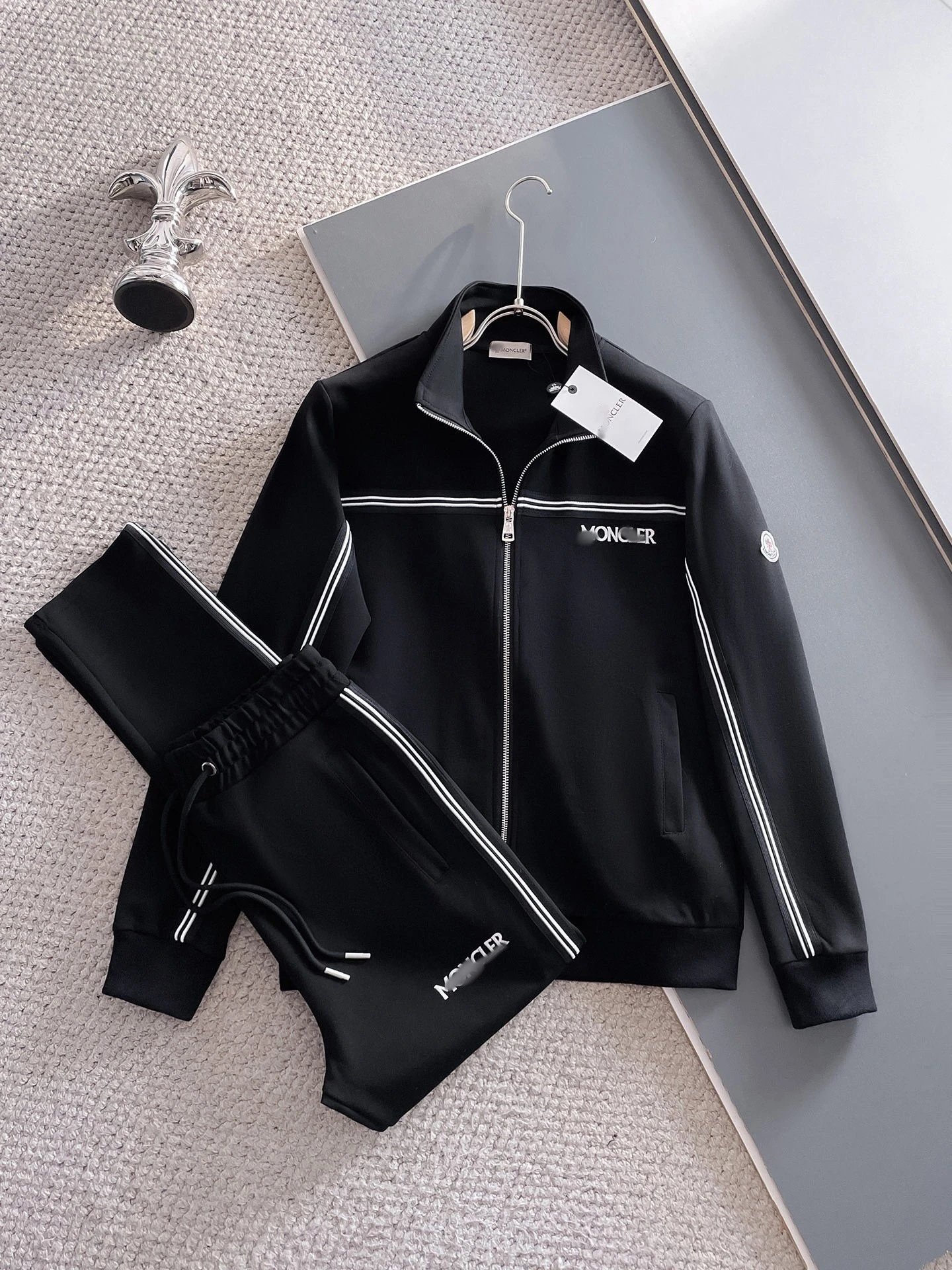 MON-Black 2521