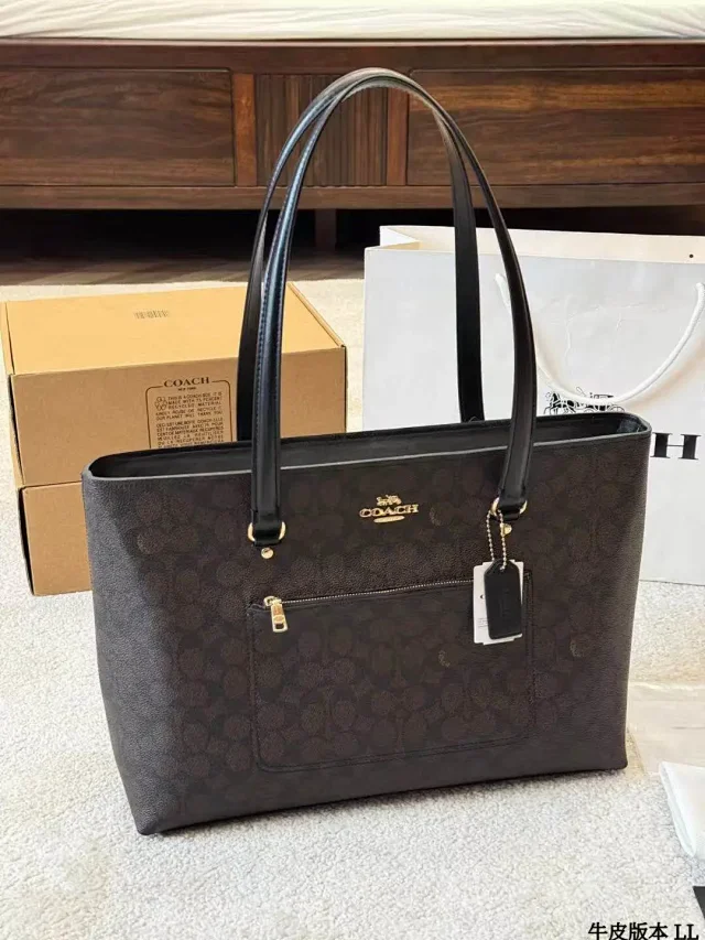 Coach Shoulder Bags Tote with front zip pocket product detail image 2