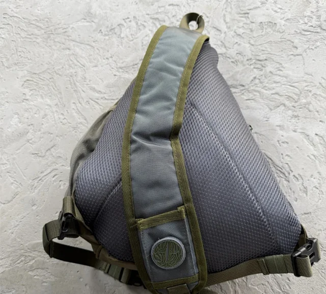 Mertra Crossbody Bags Triangular mesh-panel sling bag product detail image 3