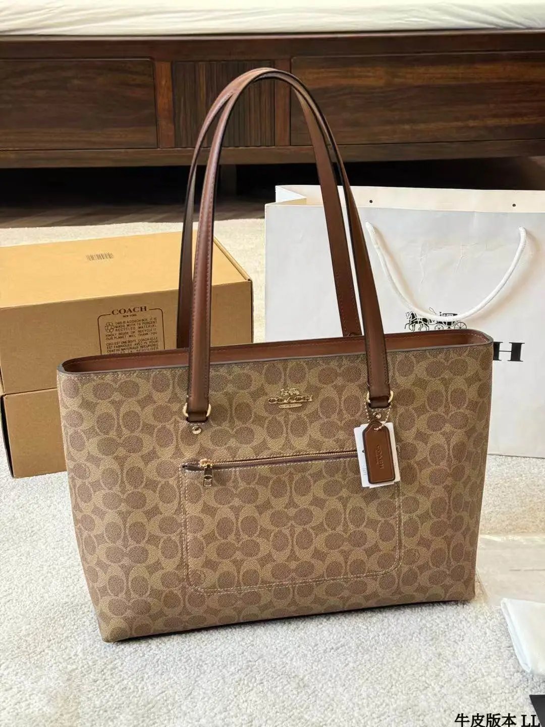 Coach Shoulder Bags Tote with front zip pocket image 4