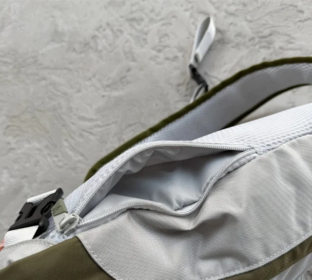 Mertra Crossbody Bags Triangular mesh-panel sling bag product detail image 4