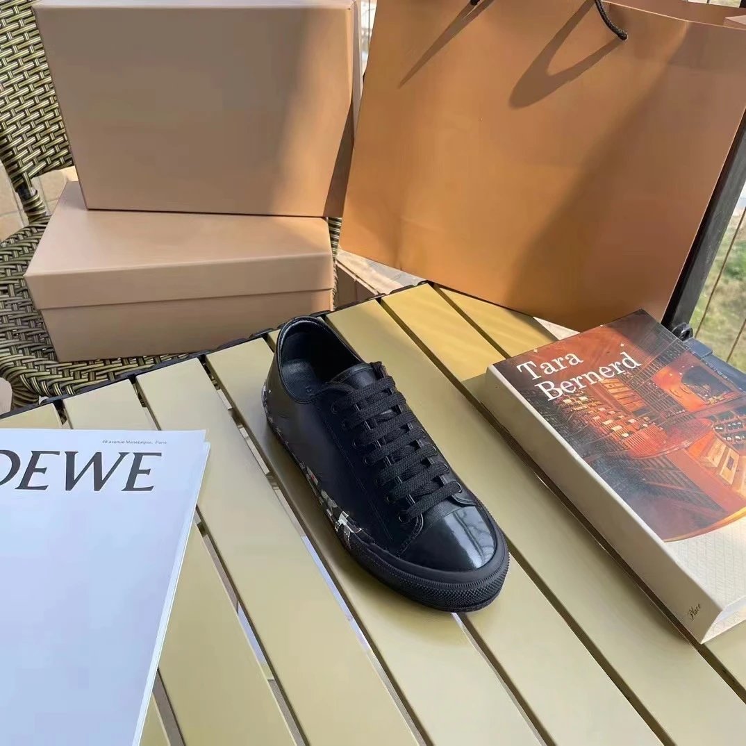 Burberry Sneakers Plaid Low-Top Lace-Up — Black