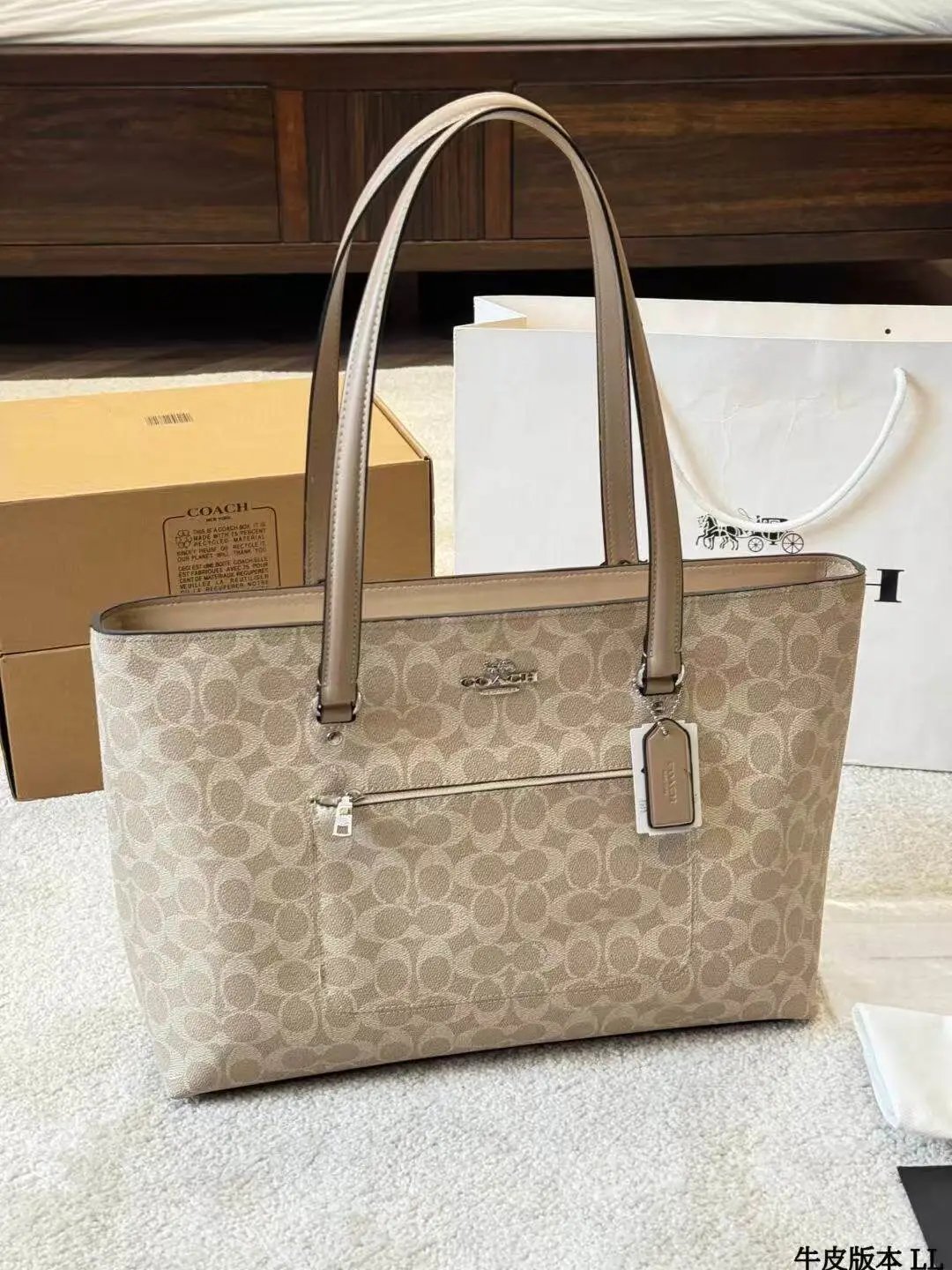 Coach Shoulder Bags Tote with front zip pocket — Style Eight