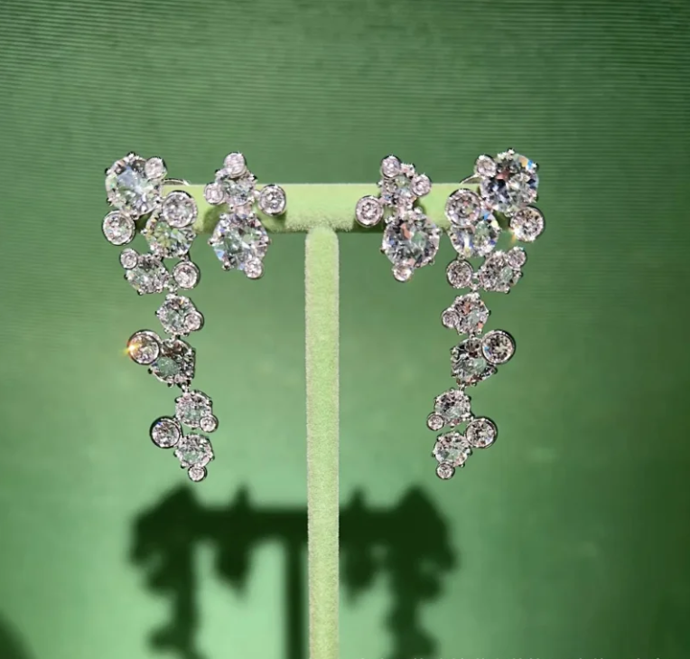 Unbranded Jewelry Crystal Flower — ear stud 1