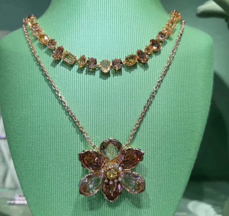Unbranded Jewelry Crystal Flower — Necklace 7