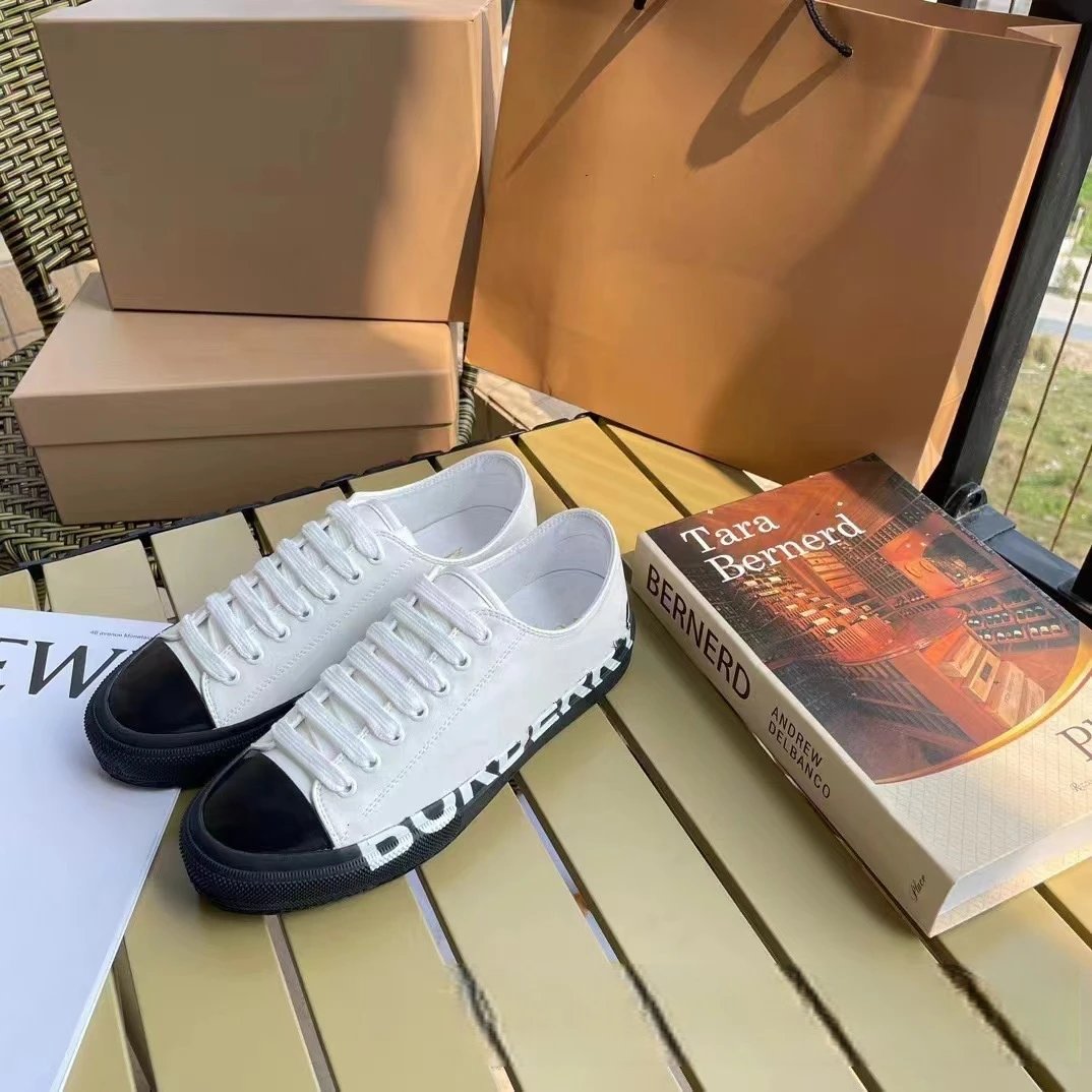 Burberry Sneakers Plaid Low-Top Lace-Up — White with a black background