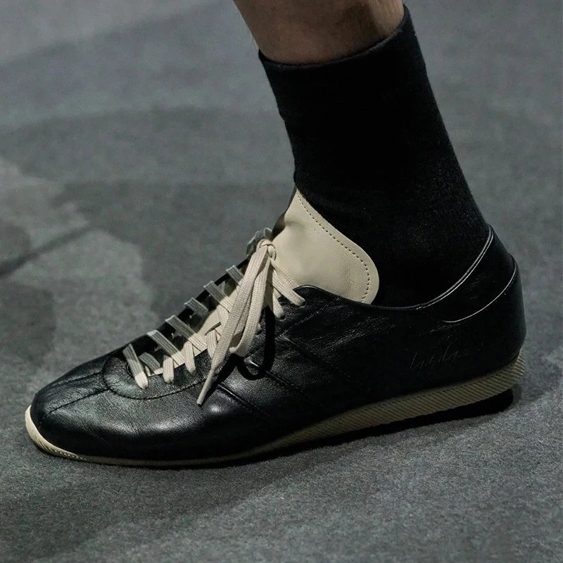 Yohji Yamamoto Sneakers Low-Top Lace-Up Three-Stripe — Black with white