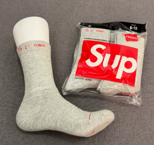 Supreme Socks Hanes Cushion Crew — Two pairs of gray