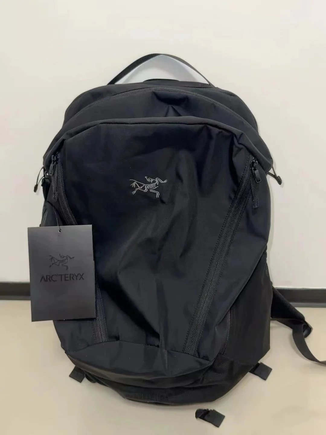 Arc'teryx Backpacks 26L Zip-Front Backpack — Black silver