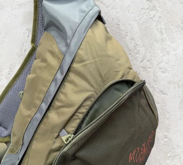 Mertra Crossbody Bags Triangular mesh-panel sling bag product detail image 14