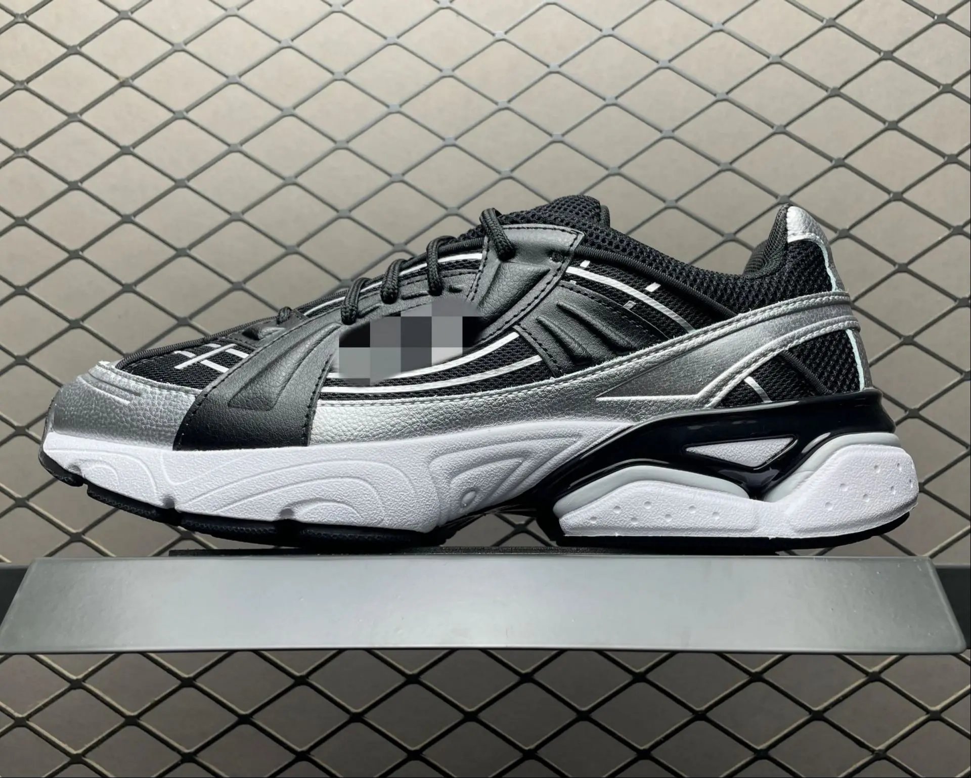 Unbranded Sneakers Chunky mesh with metallic overlays image 3