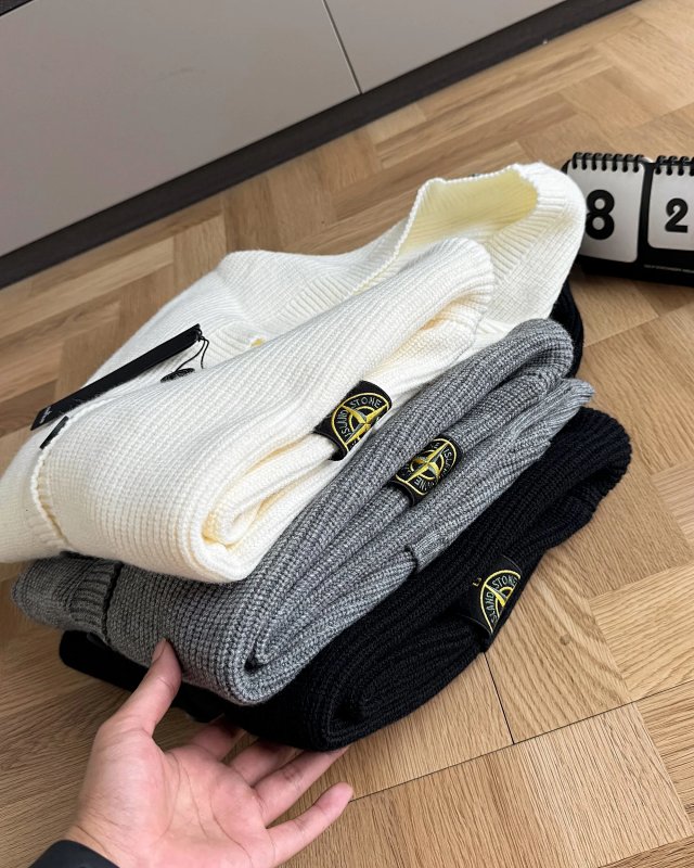 Stone Island Sweater: seller detail photo 8