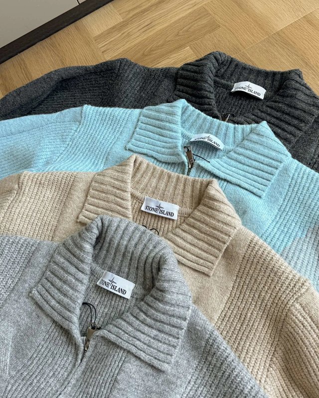 Stone Island Sweater: seller detail photo 1